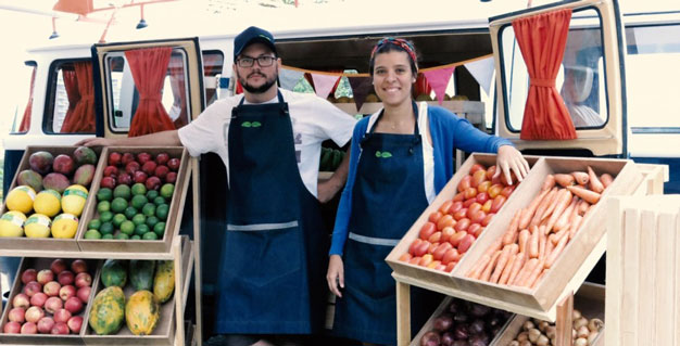 nao-e-foodtruck-e-uma-kombi-vendendo-organicos-por-ai-conheca-a-komborganica
